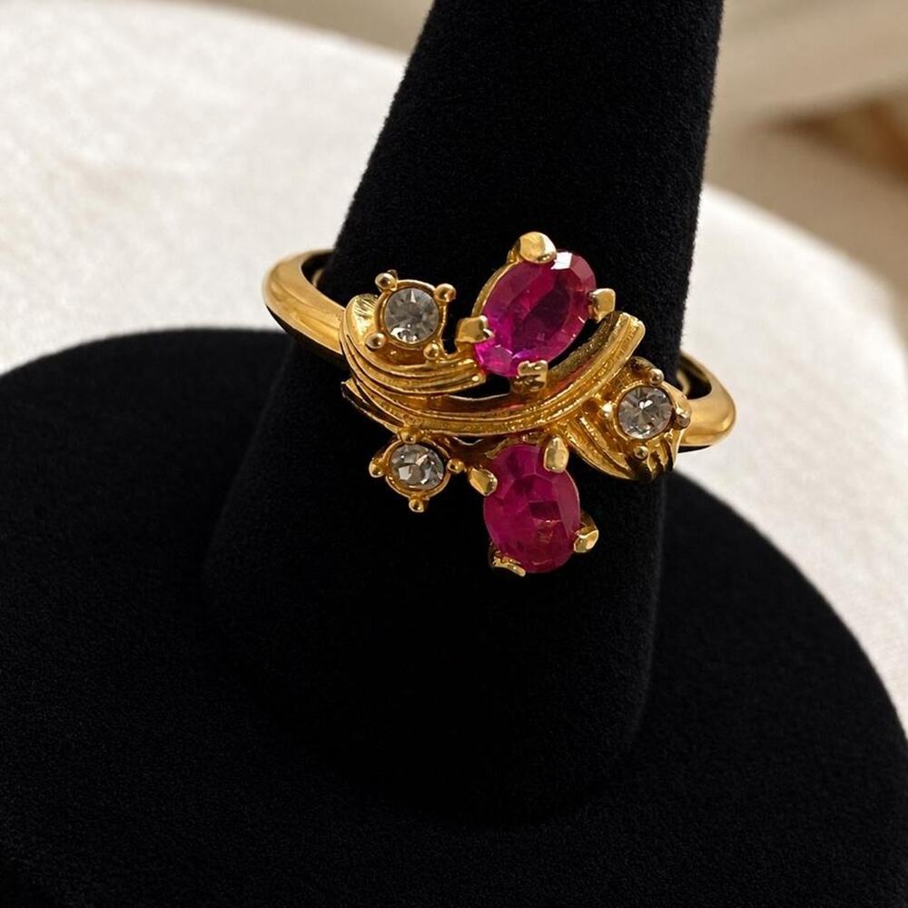 Vintage Avon Pink Rhinestone Gold Tone Ring Size 7 Swirl Design
